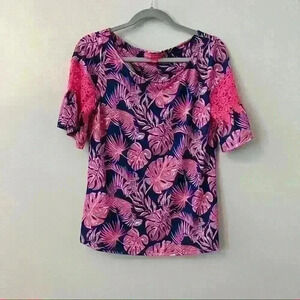 Simply Southern 3/4 bell sleeve top with lace detail size S Small